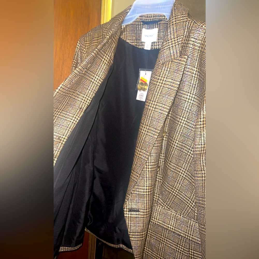 Blazer - Picture 3 of 3